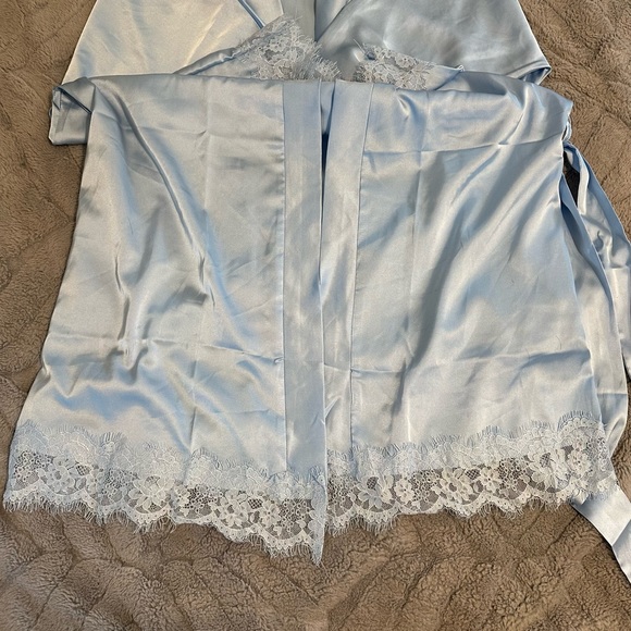 LIGHT BLUE LACE ROBE SIZE SMALL - Picture 4 of 4